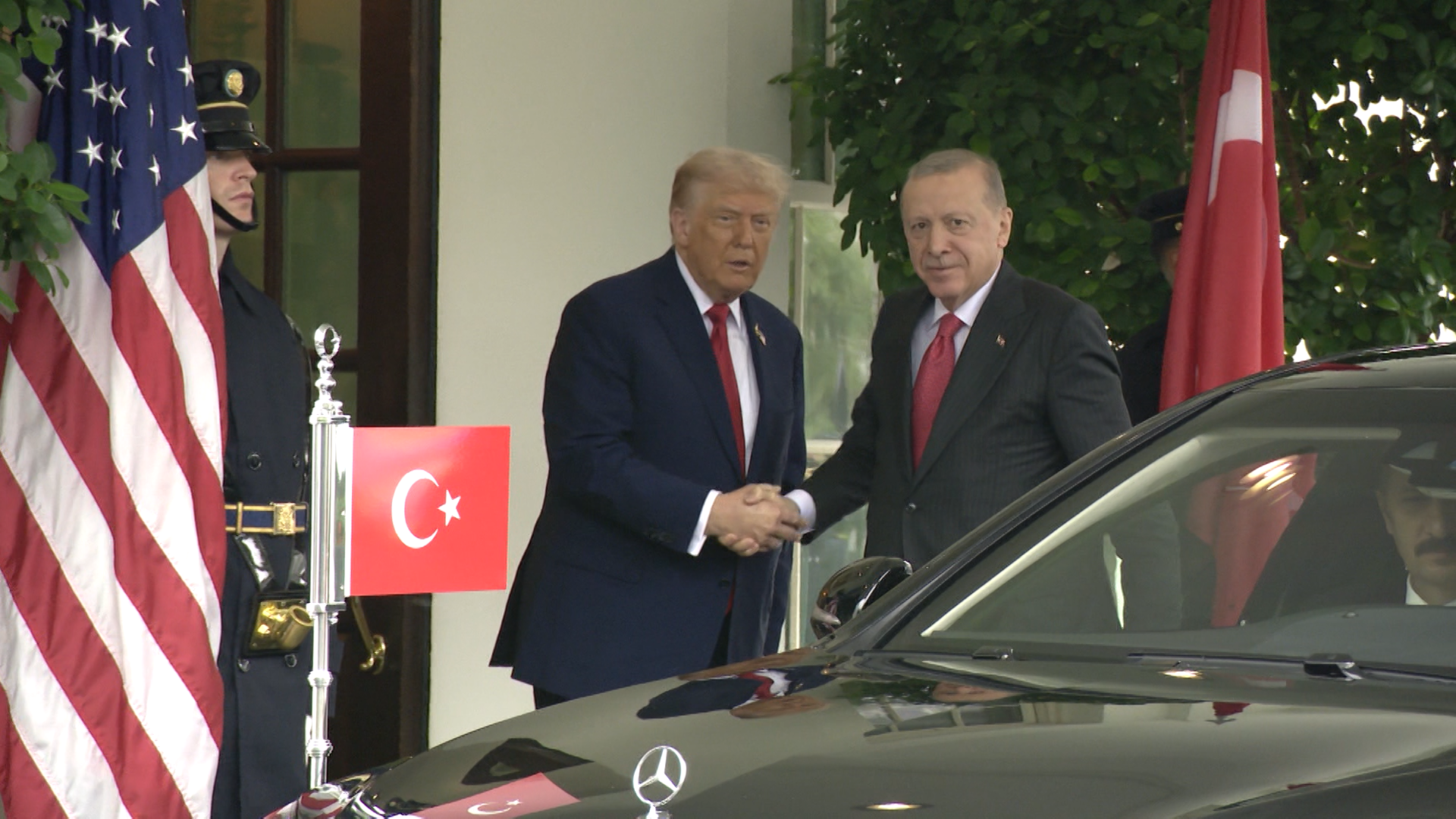 Trump Meets with Turkish President at White House Amid Middle East Turmoil