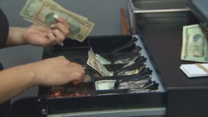 Democratic Senator, Governors Want Tariff Refunds and Relief